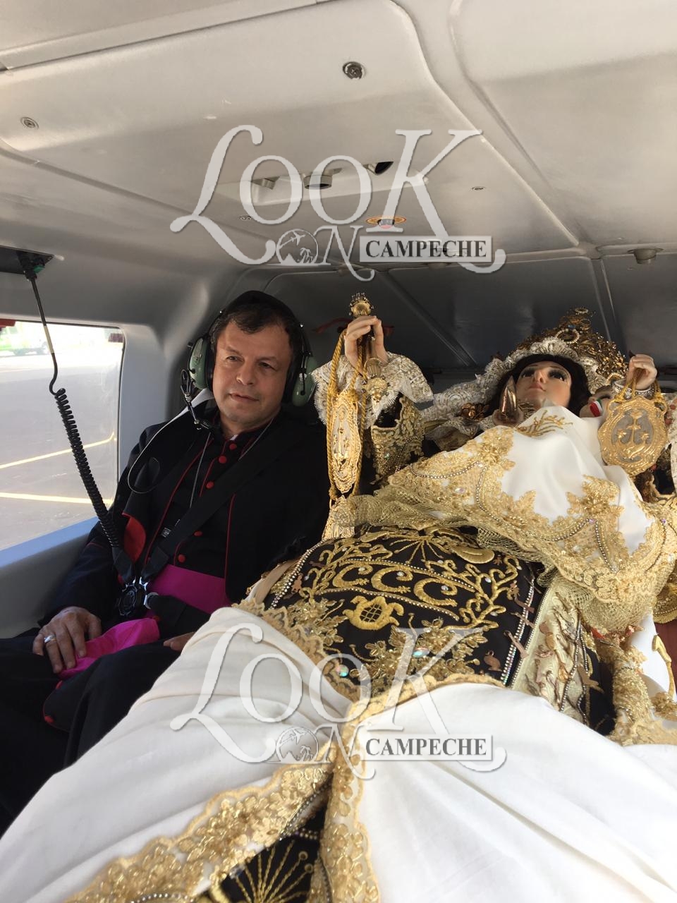  Monseñor y la Virgen del Carmen