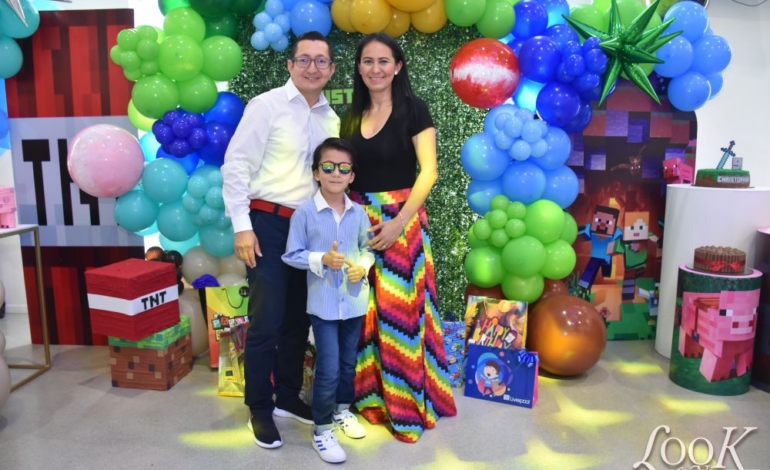  Christopher cumple 9 años y lo festejan con la temática de Minecraft